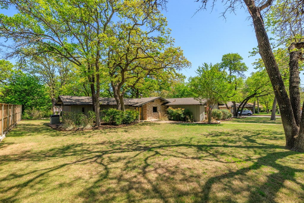 202 Tanglewood Dr