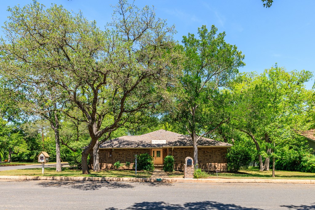 126 Tanglewood Dr