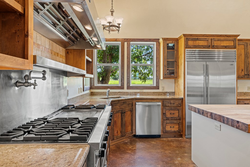 810 Clear Creek Rd