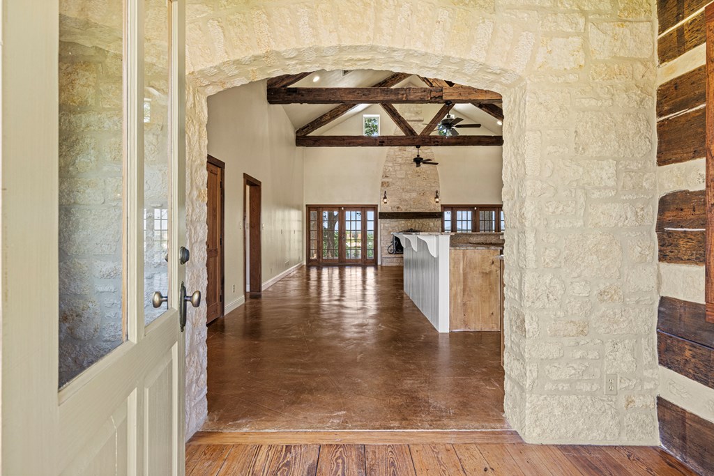 810 Clear Creek Rd