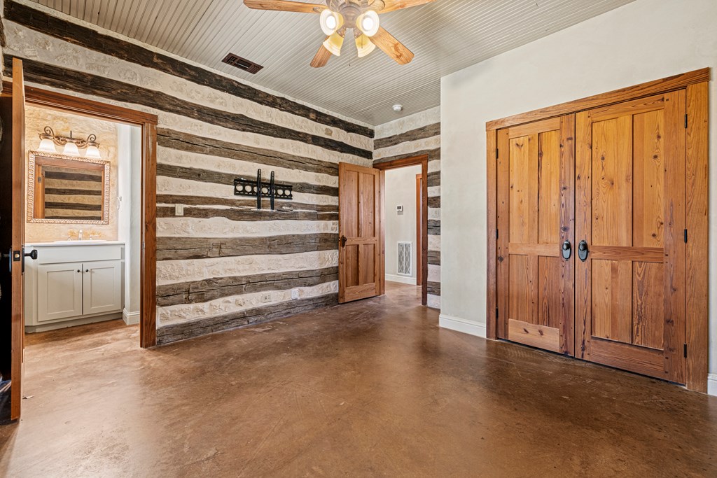 810 Clear Creek Rd