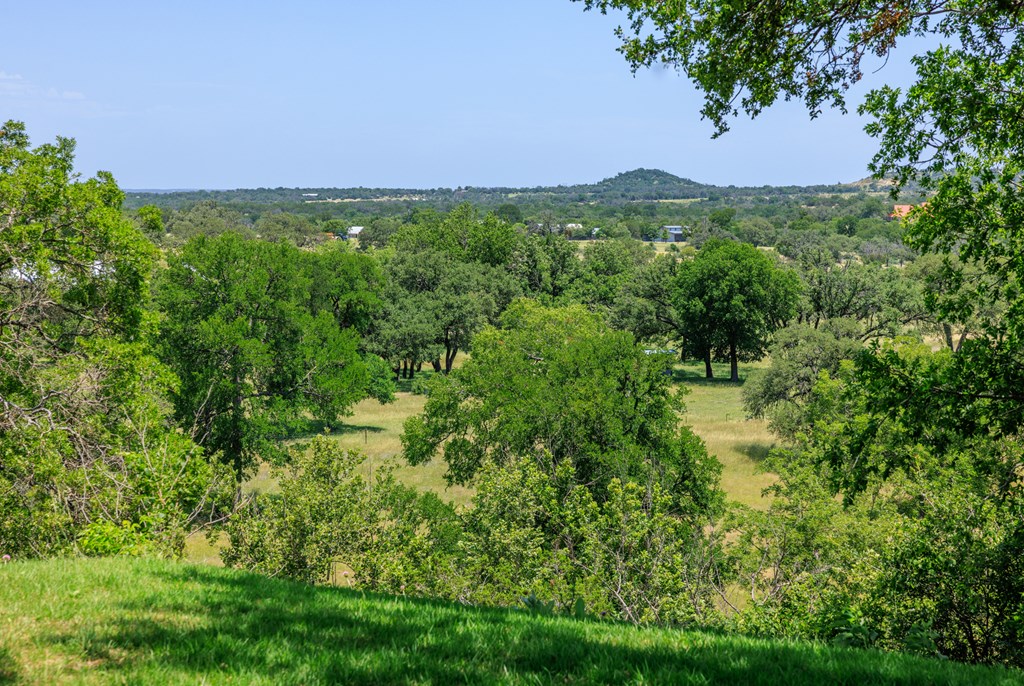 810 Clear Creek Rd