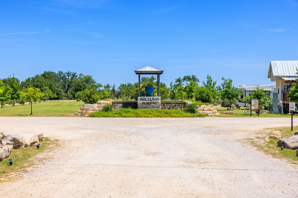 4584 US Hwy 290