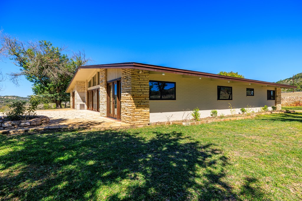 241 N US Hwy 87