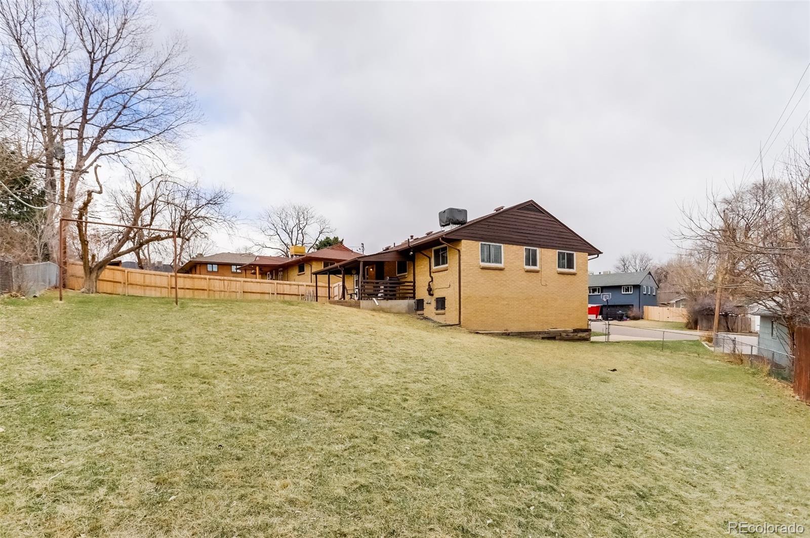5645 E Flora Place