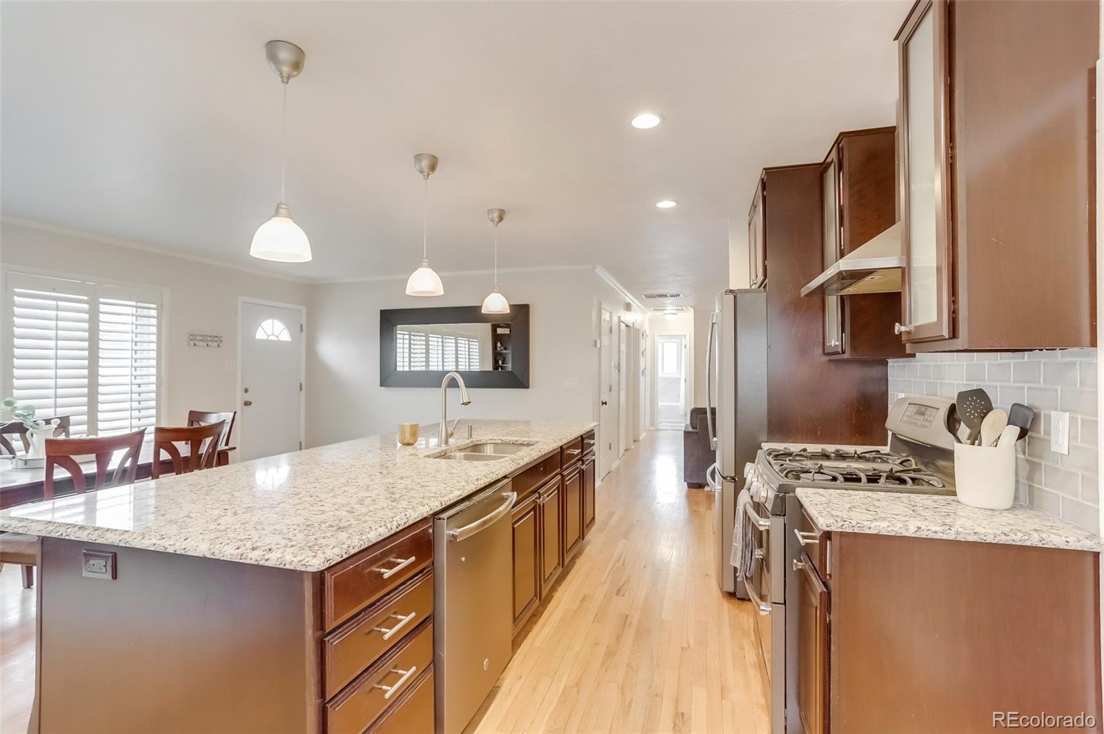 5645 E Flora Place