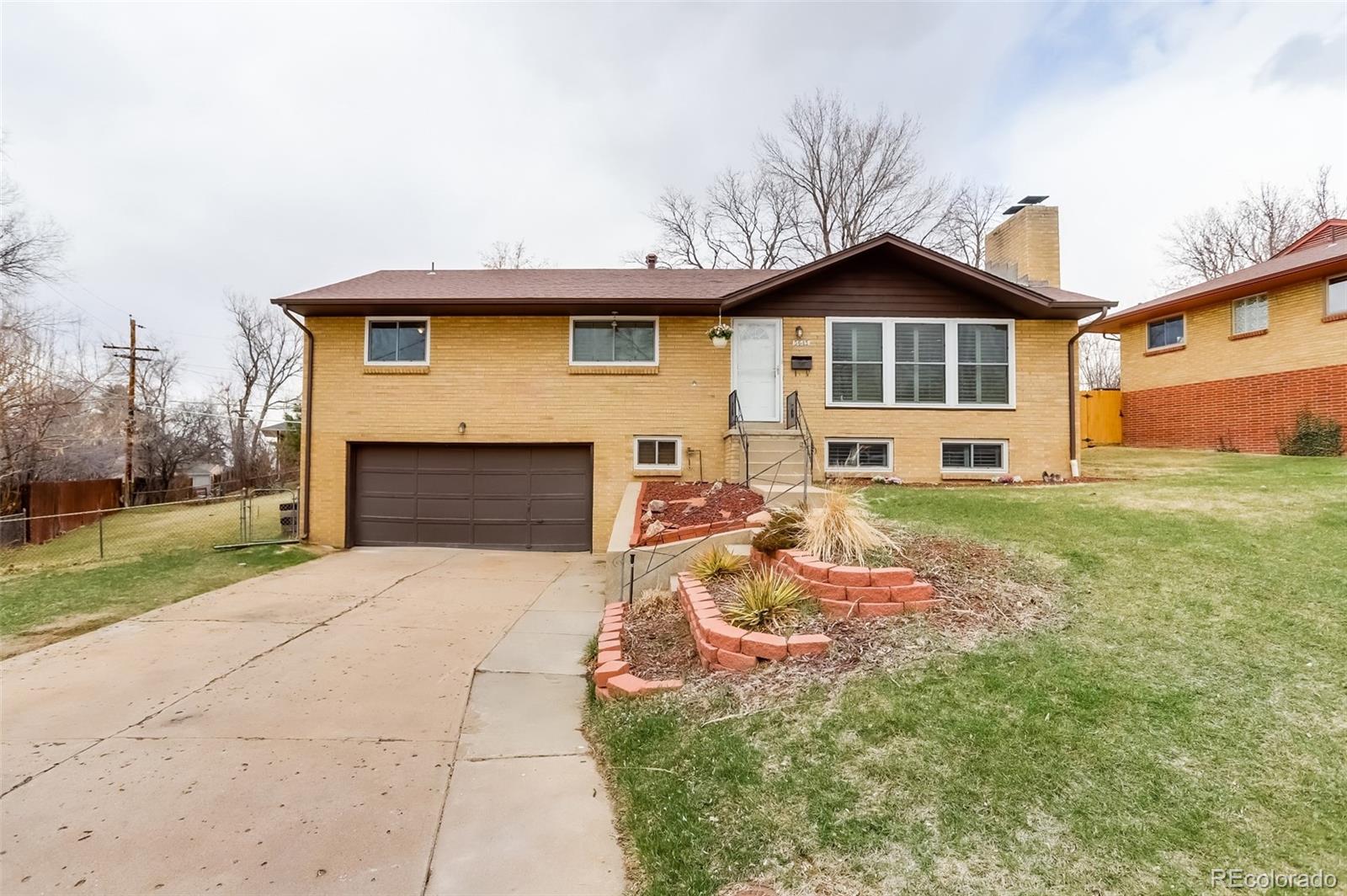 5645 E Flora Place