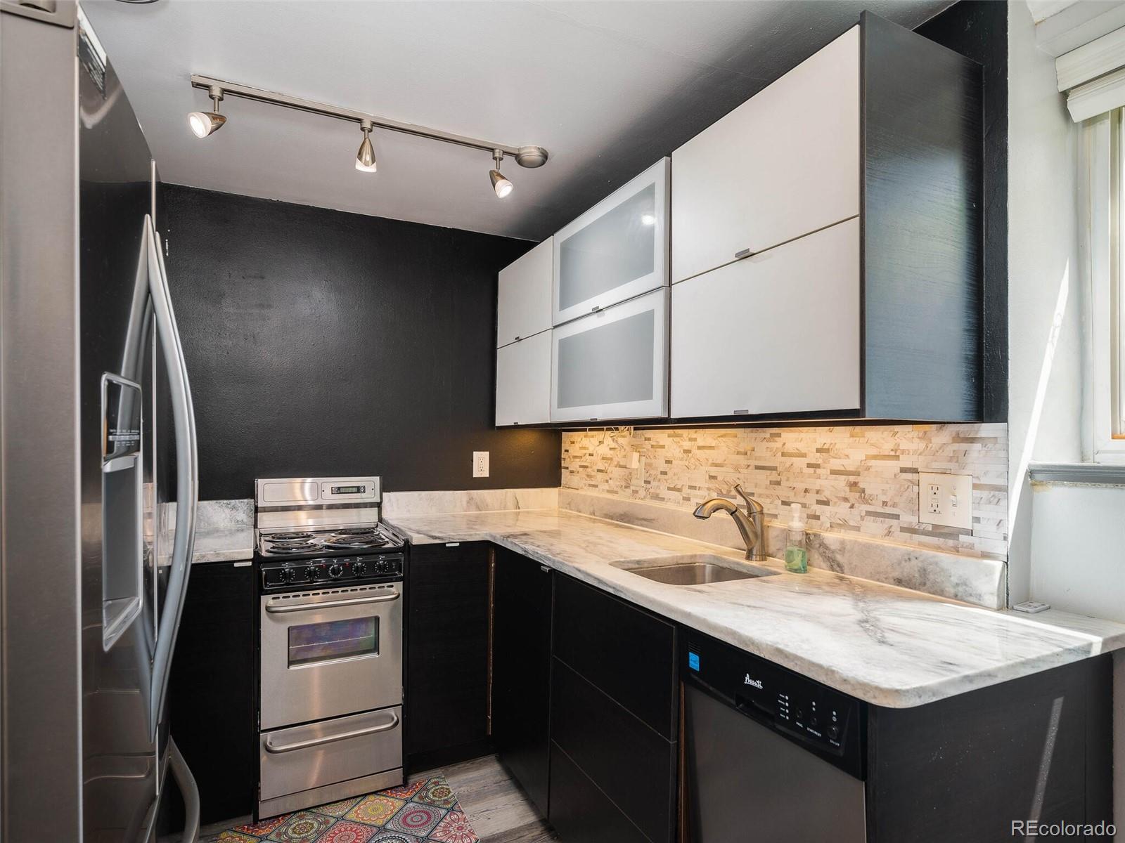 1201 Race Street Unit: 2