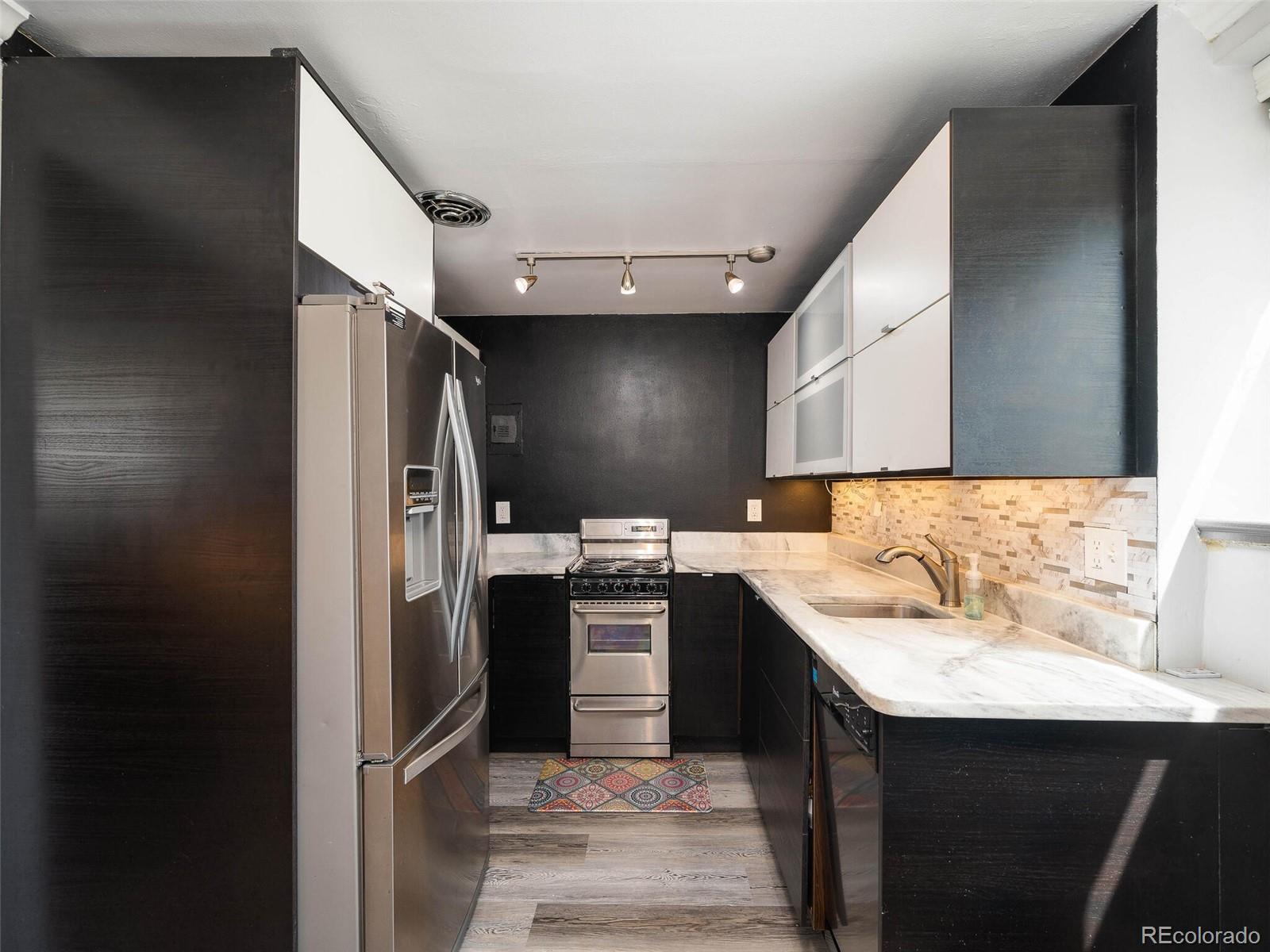 1201 Race Street Unit: 2