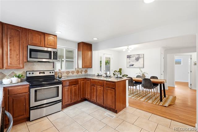 5520 E Thrill Place