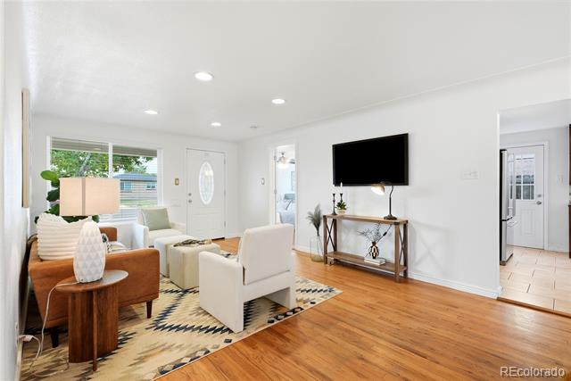 5520 E Thrill Place