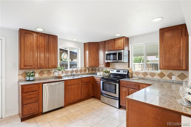 5520 E Thrill Place