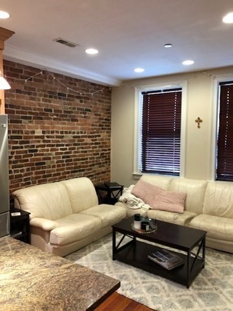 196 Endicott Unit: 4