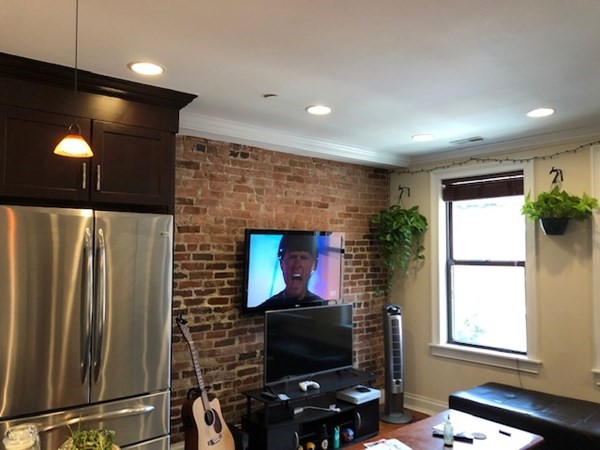 196 Endicott Unit: 4