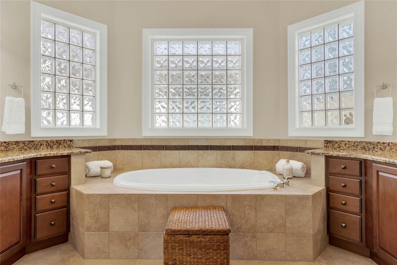 142 RANCHO MIRAGE DR