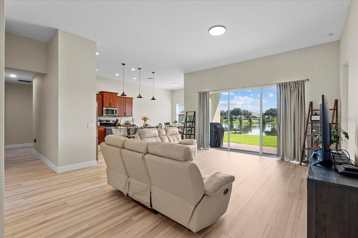 3715 PARADISO CIR