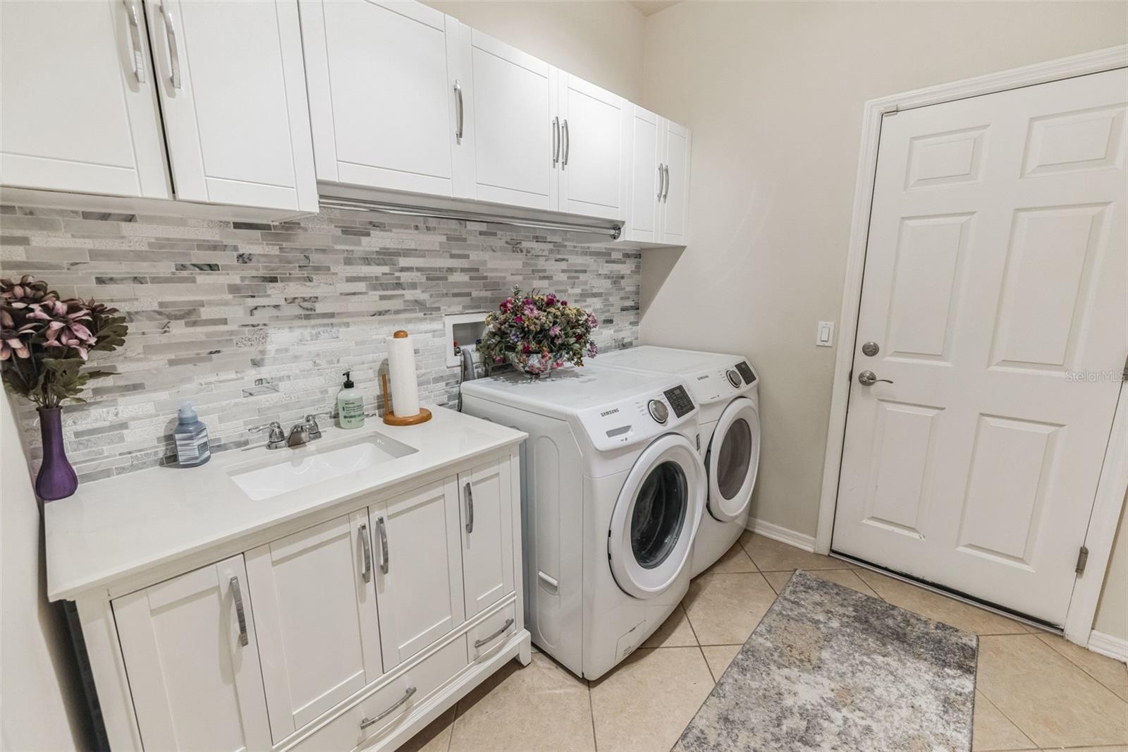 3867 WIND DANCER CIR