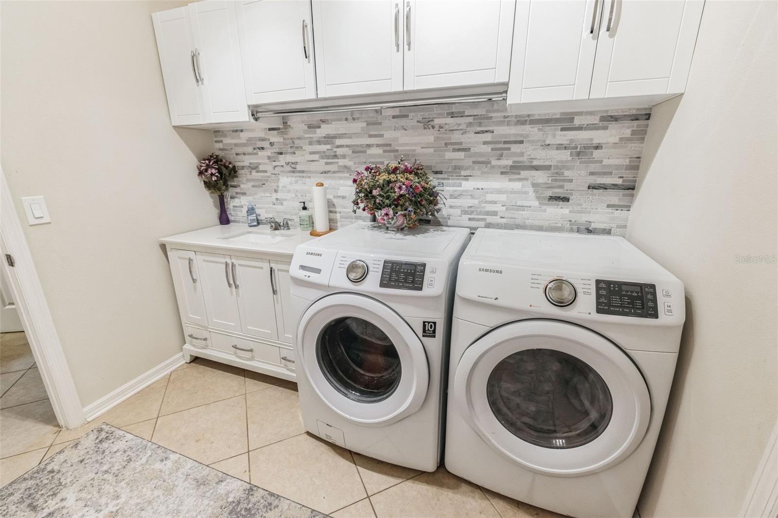 3867 WIND DANCER CIR