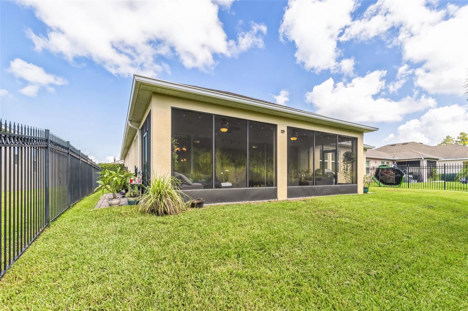 3867 WIND DANCER CIR