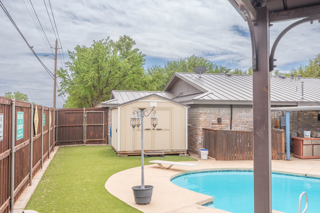 2800 Auburn Dr