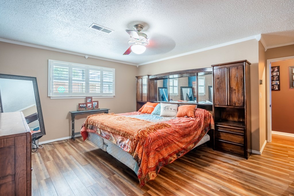 2800 Auburn Dr