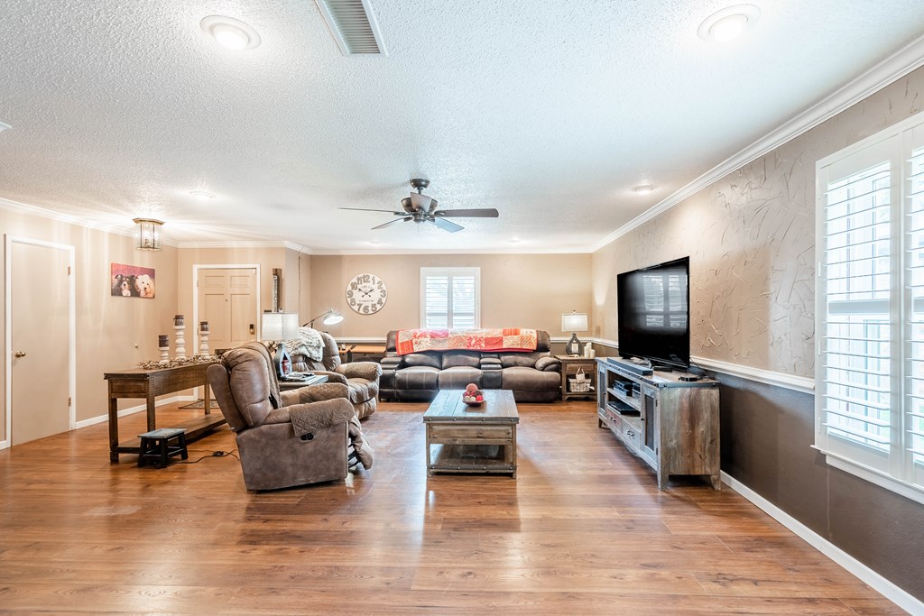 2800 Auburn Dr