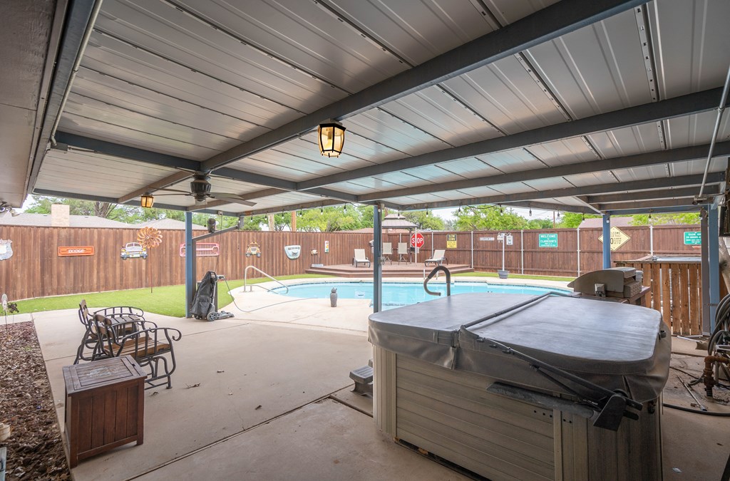 2800 Auburn Dr