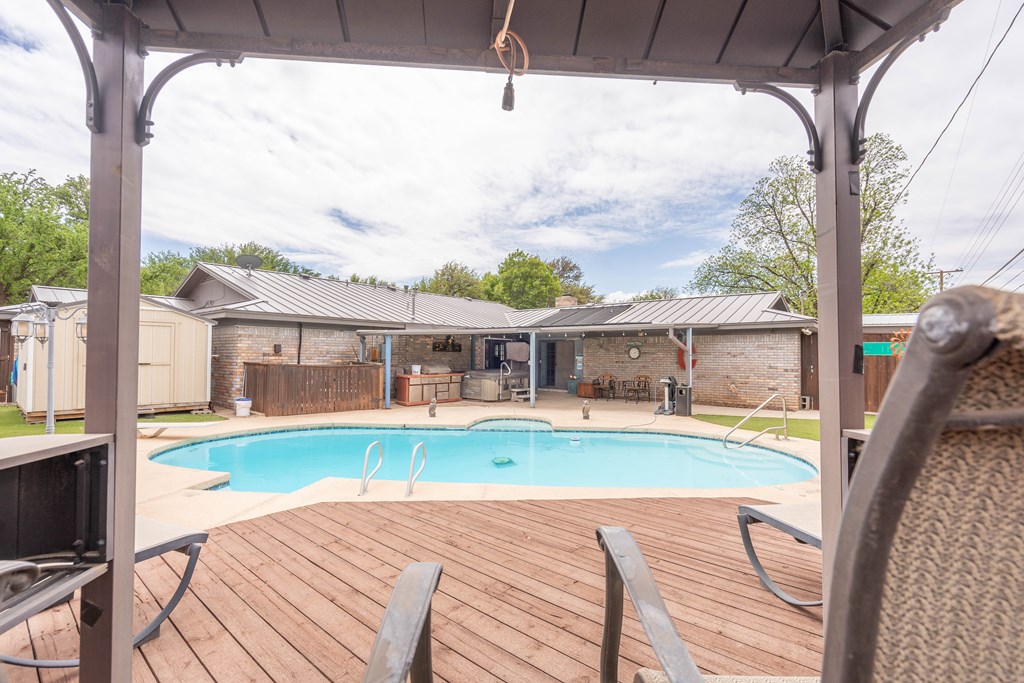 2800 Auburn Dr