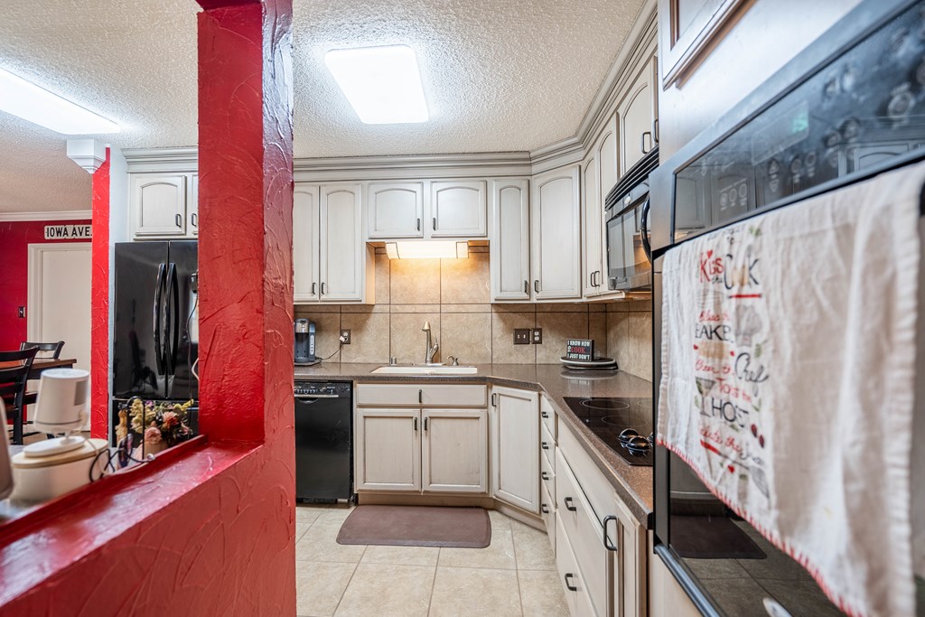 2800 Auburn Dr