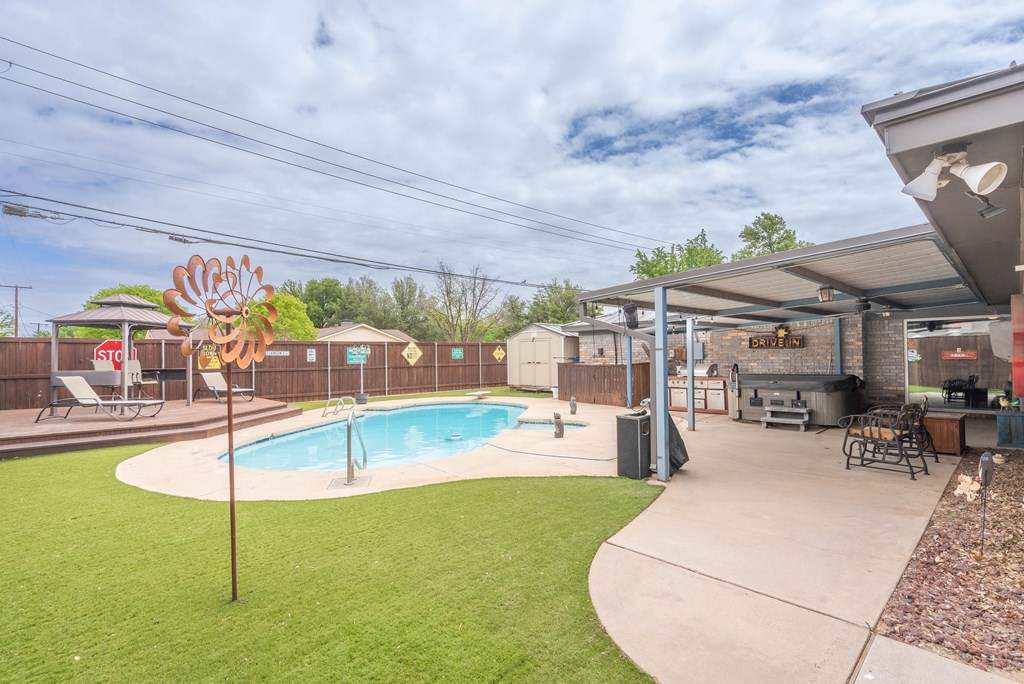 2800 Auburn Dr