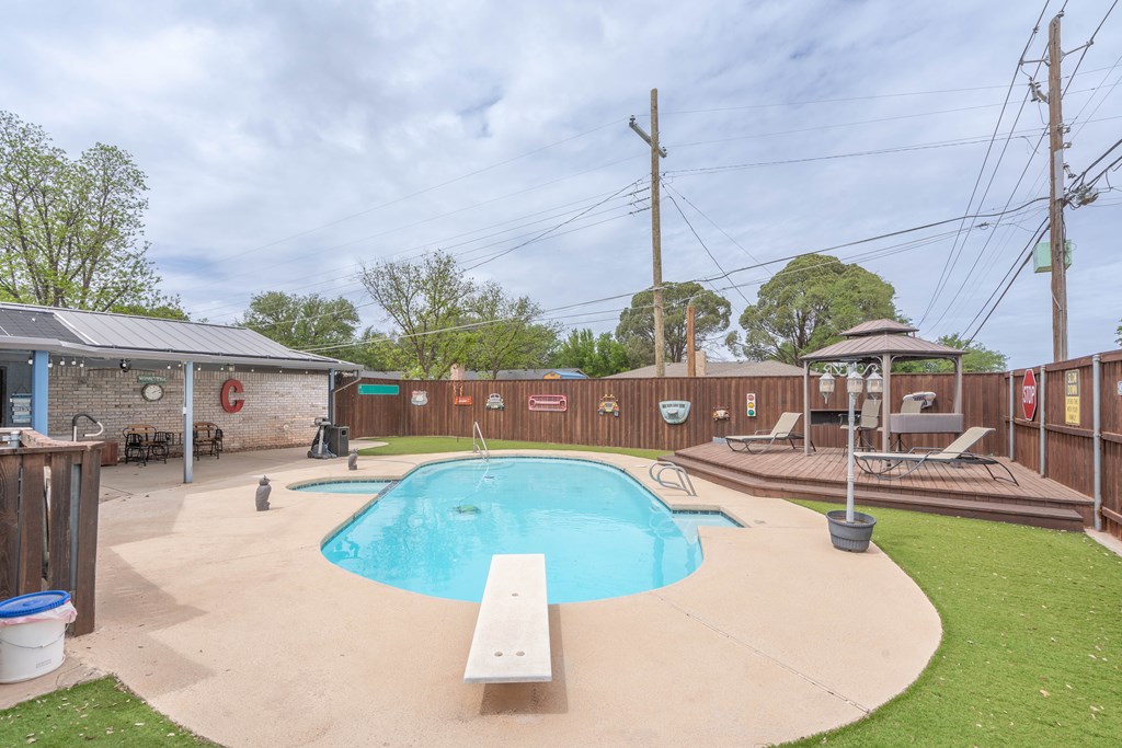 2800 Auburn Dr