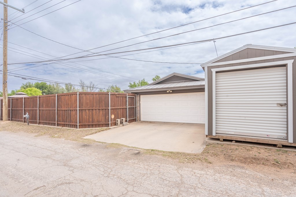 2800 Auburn Dr
