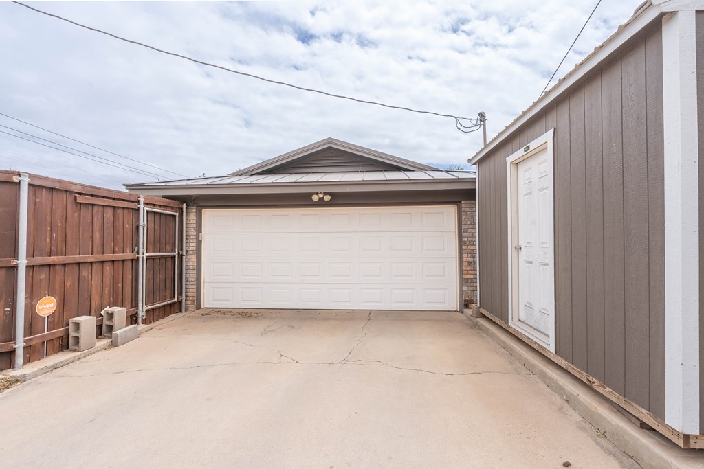 2800 Auburn Dr