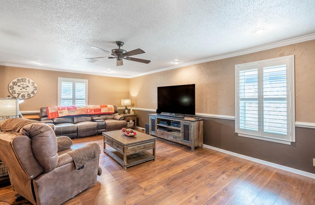 2800 Auburn Dr
