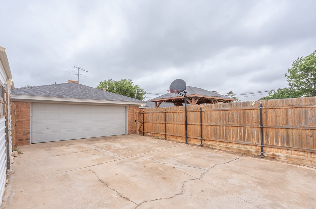 4204 Crestridge Dr