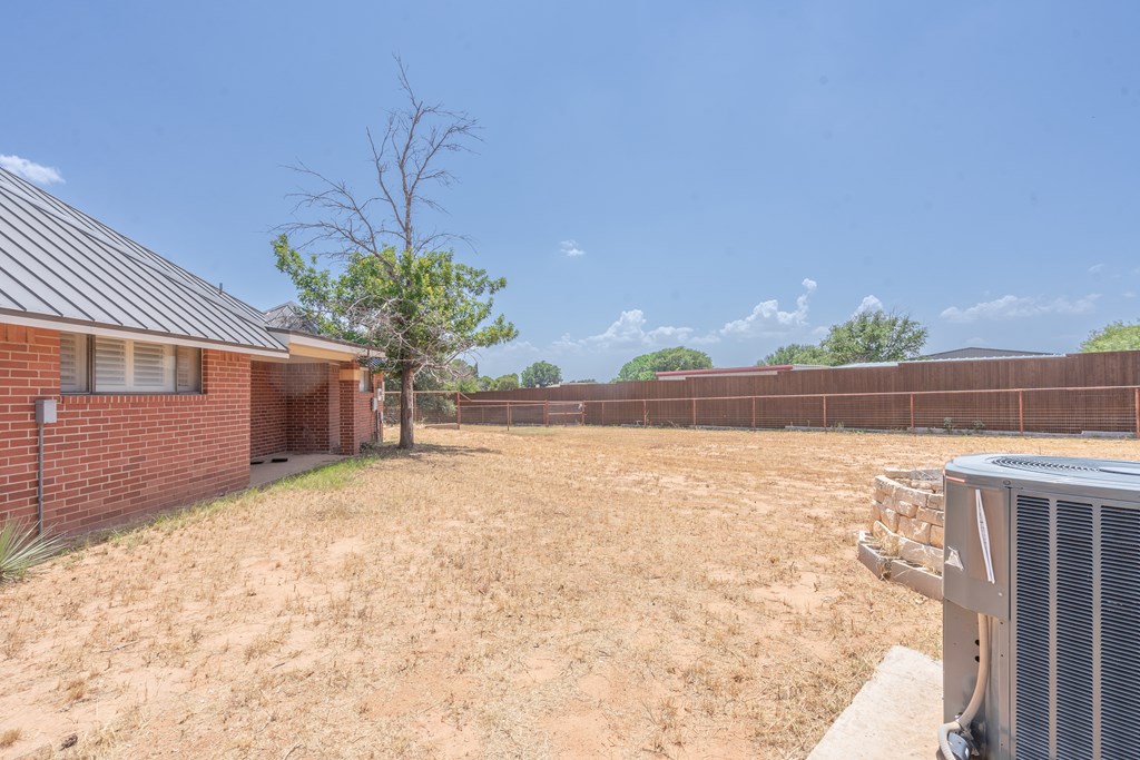 2909 Ann Dr