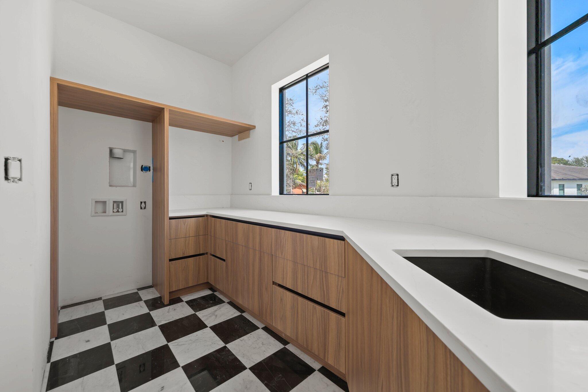 298 NE 8th