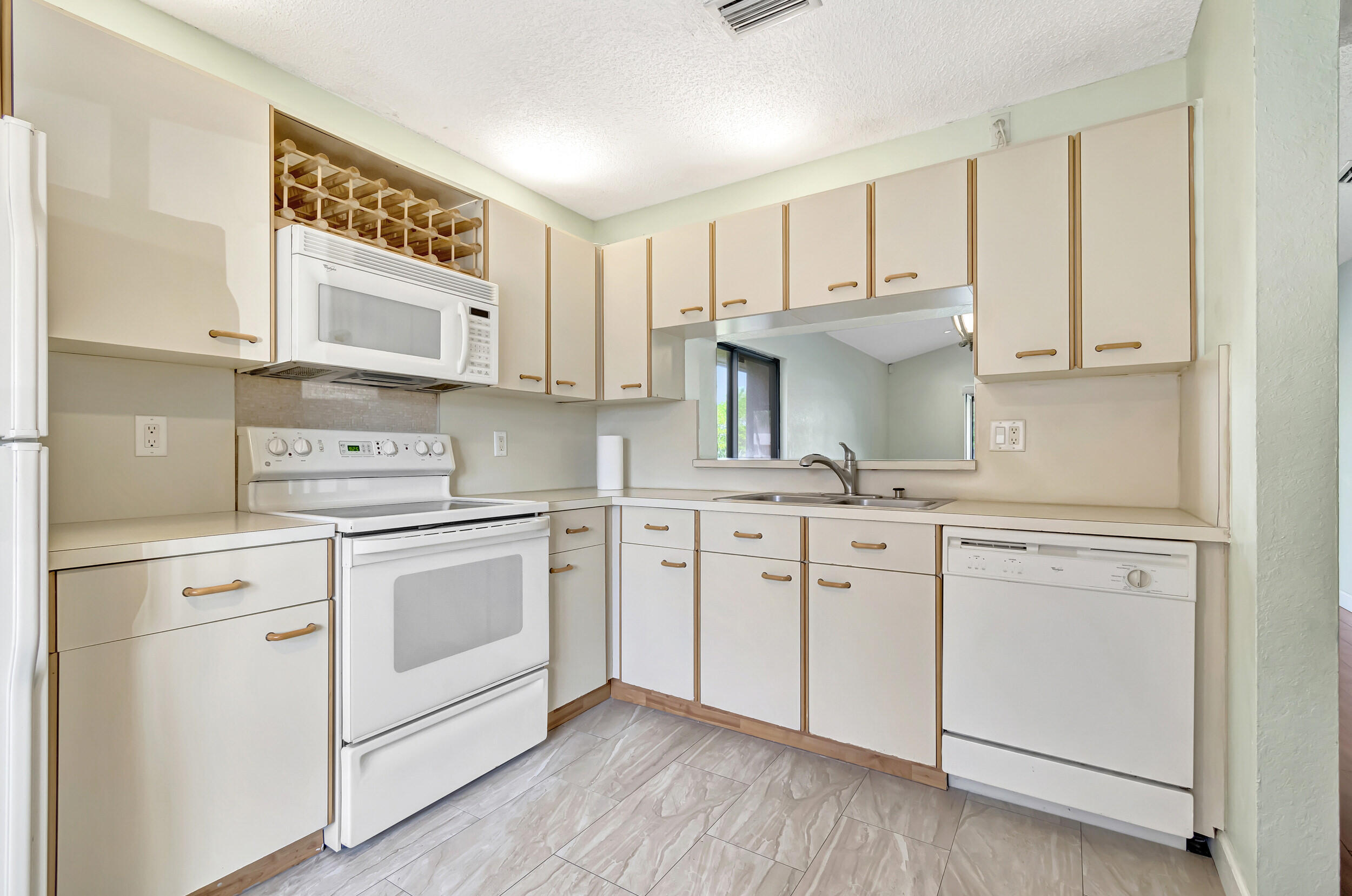 351 Club Circle 207