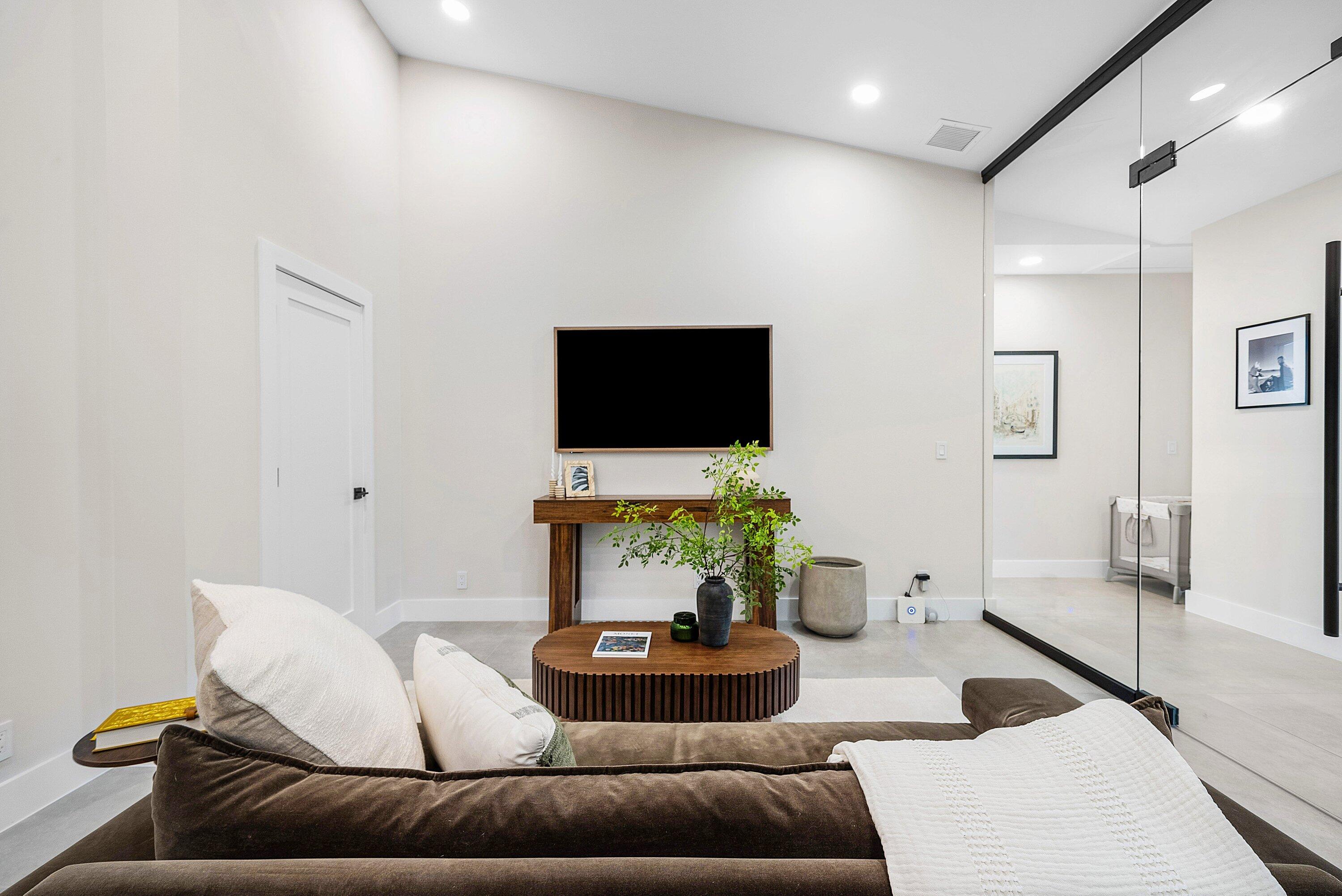 926 SW 35th Court