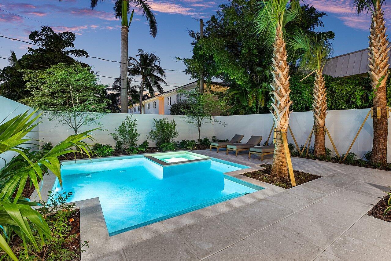 909 Bond Way