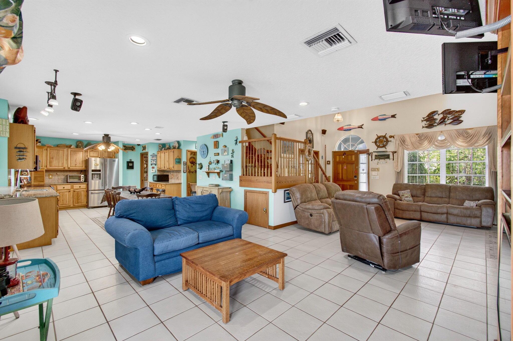 502 VENICE Drive
