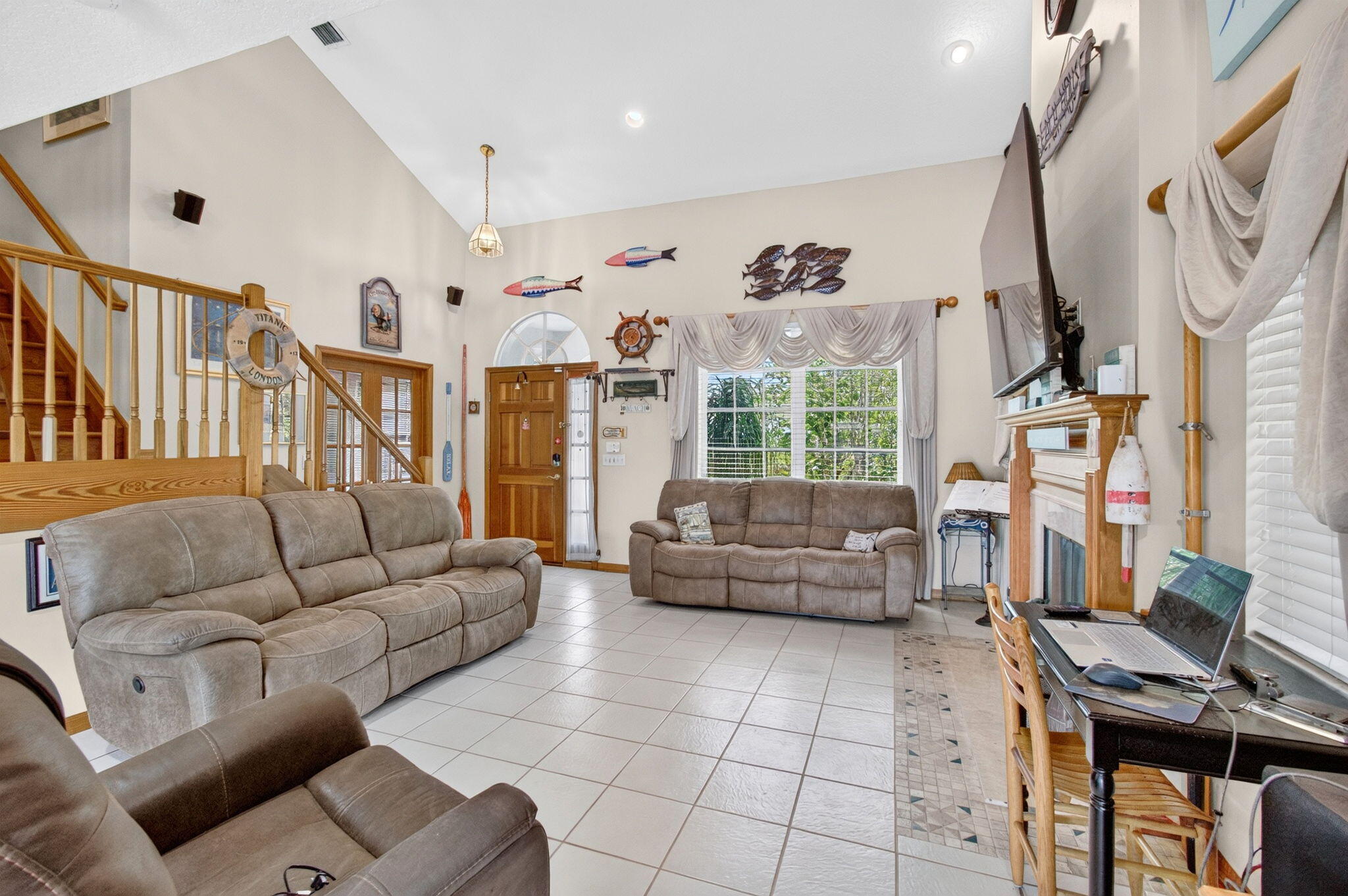 502 VENICE Drive