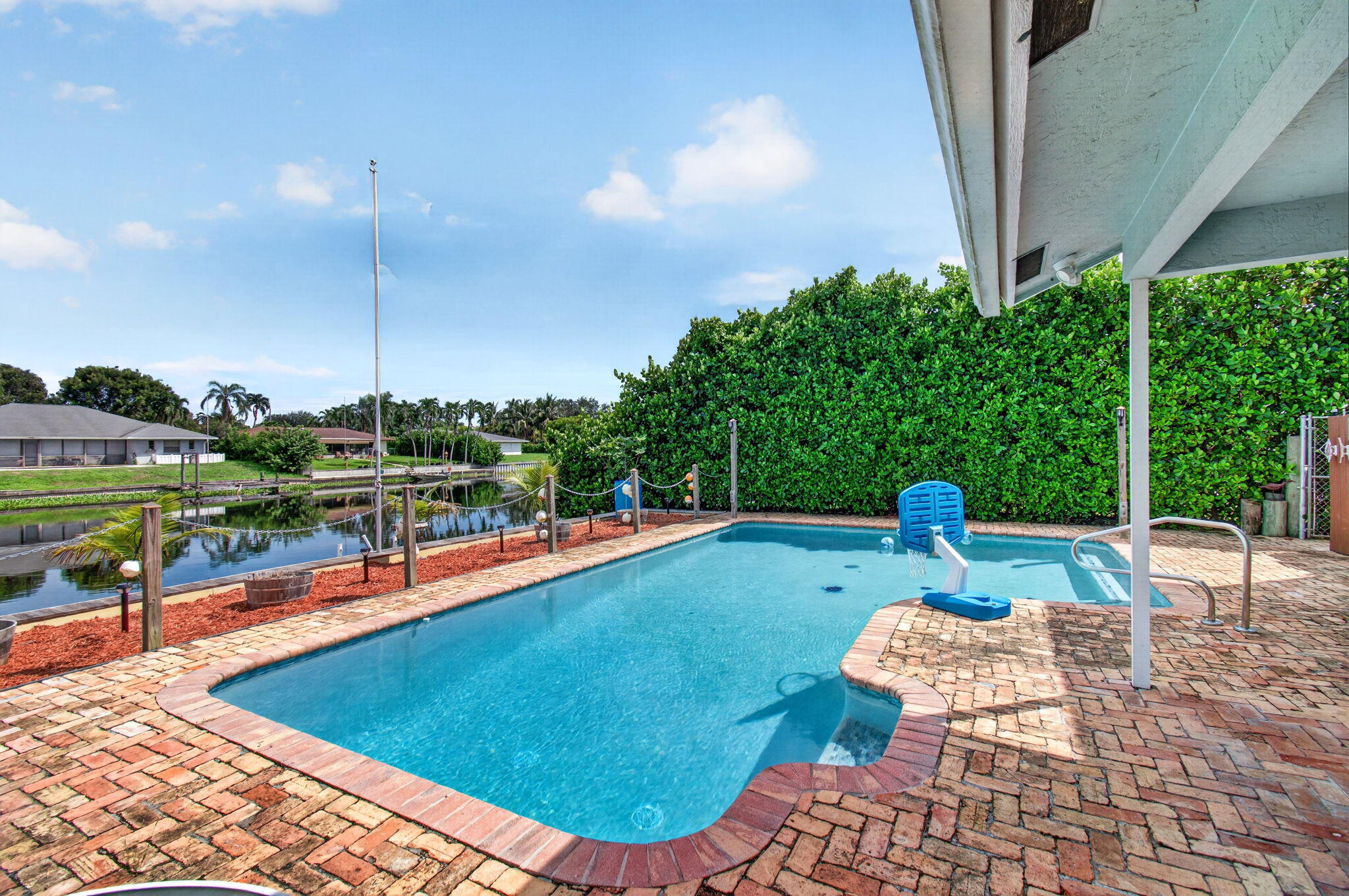 502 VENICE Drive