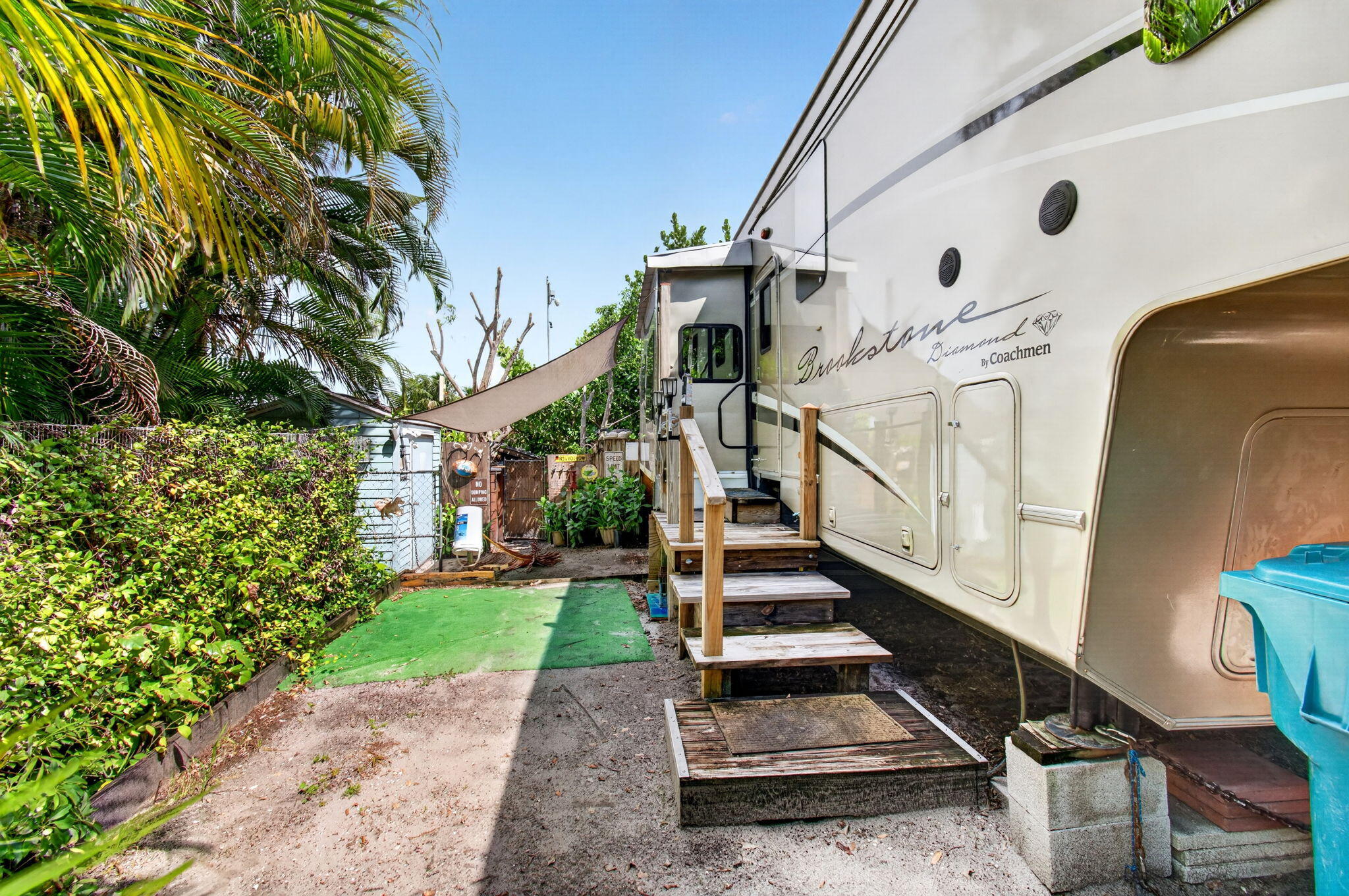 502 VENICE Drive