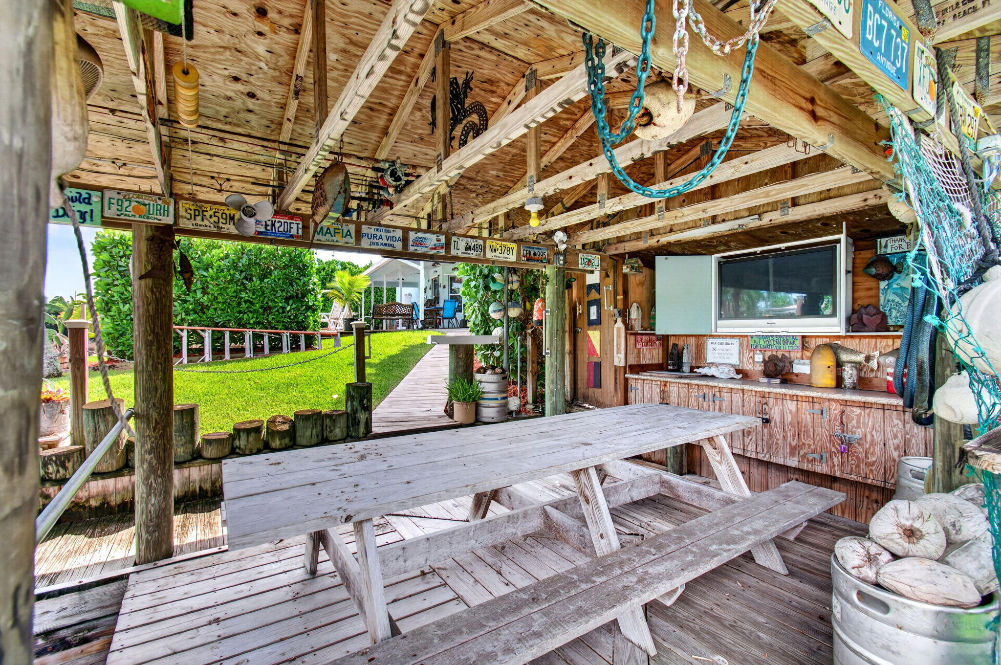 502 VENICE Drive