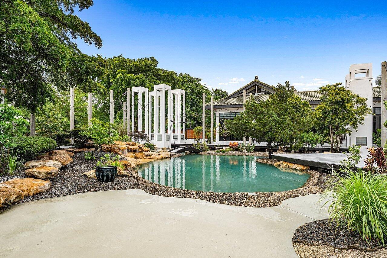 8549 SURREY Lane