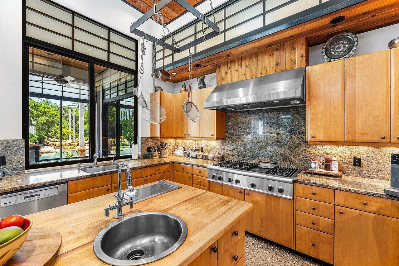 8549 SURREY Lane