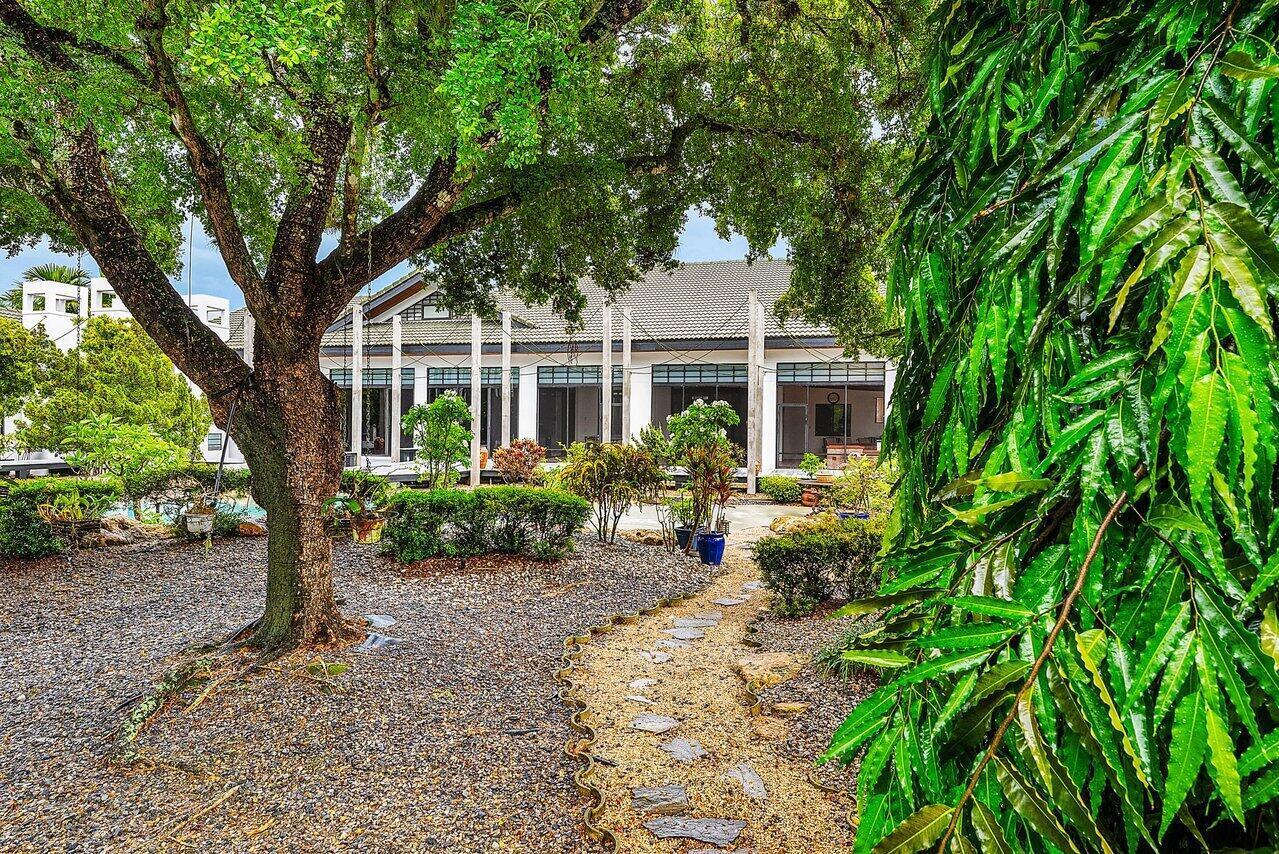 8549 SURREY Lane