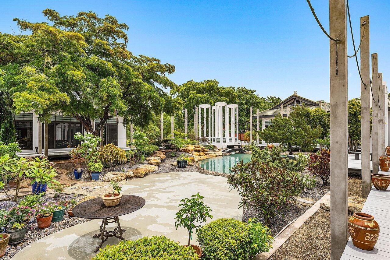 8549 SURREY Lane