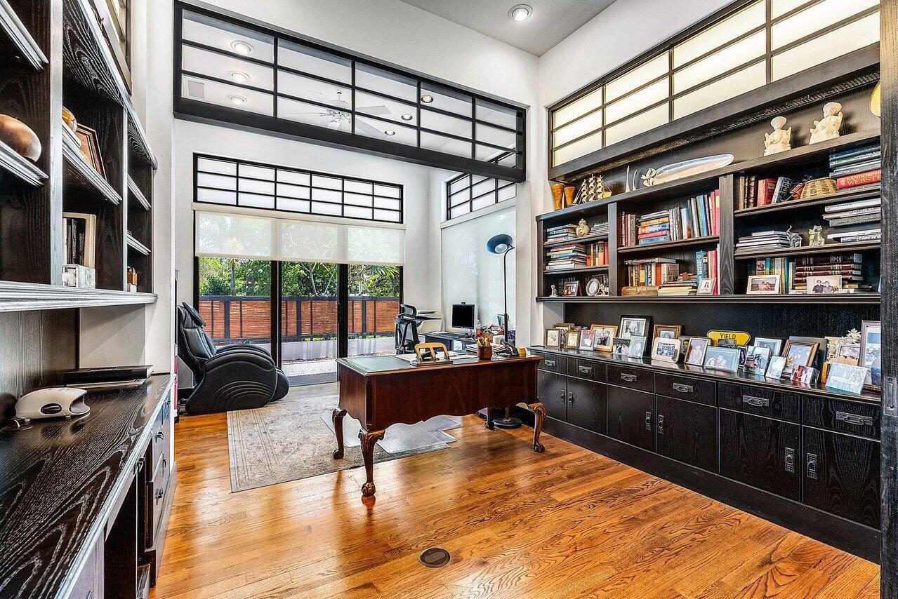 8549 SURREY Lane
